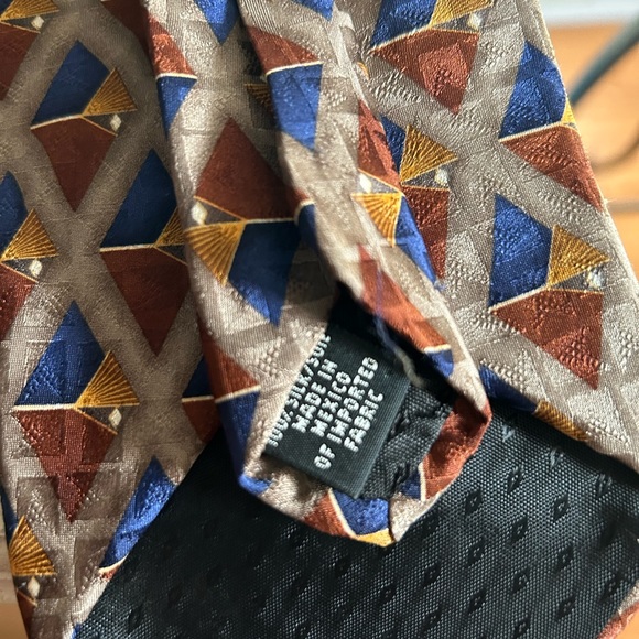 Vintage OSCAR DE LA RENTA All Silk Necktie - Picture 3 of 5